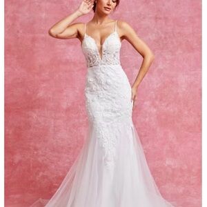 Elegant White Lace Mermaid Wedding Dress with Spaghetti Straps
